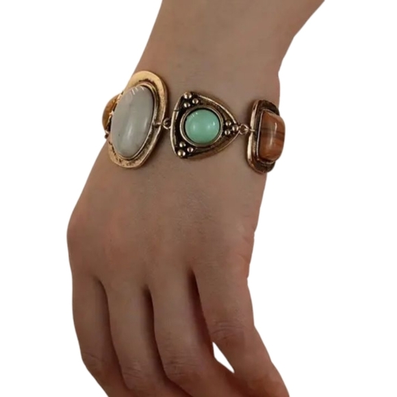 Elegant Gold and Green Stone Bracelet - Picture 1 of 3